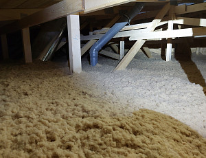 Zateplení dřevostavby rodinného domu pomocí foukané izolace